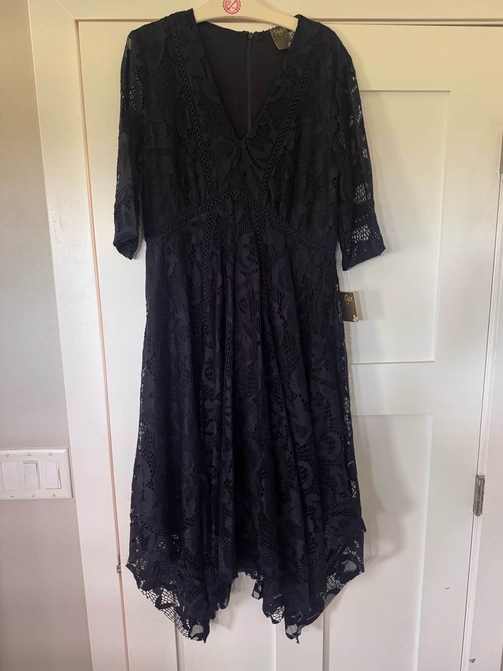 Women's Navy Lace V-Neck Midi Dress NWT